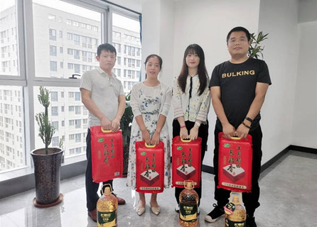 诚至月圆情浓日 正是腾开倾语时